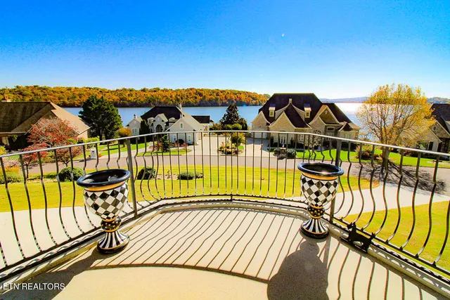 $880,000 | 230 Big Water Drive, Vonore, TN 37885