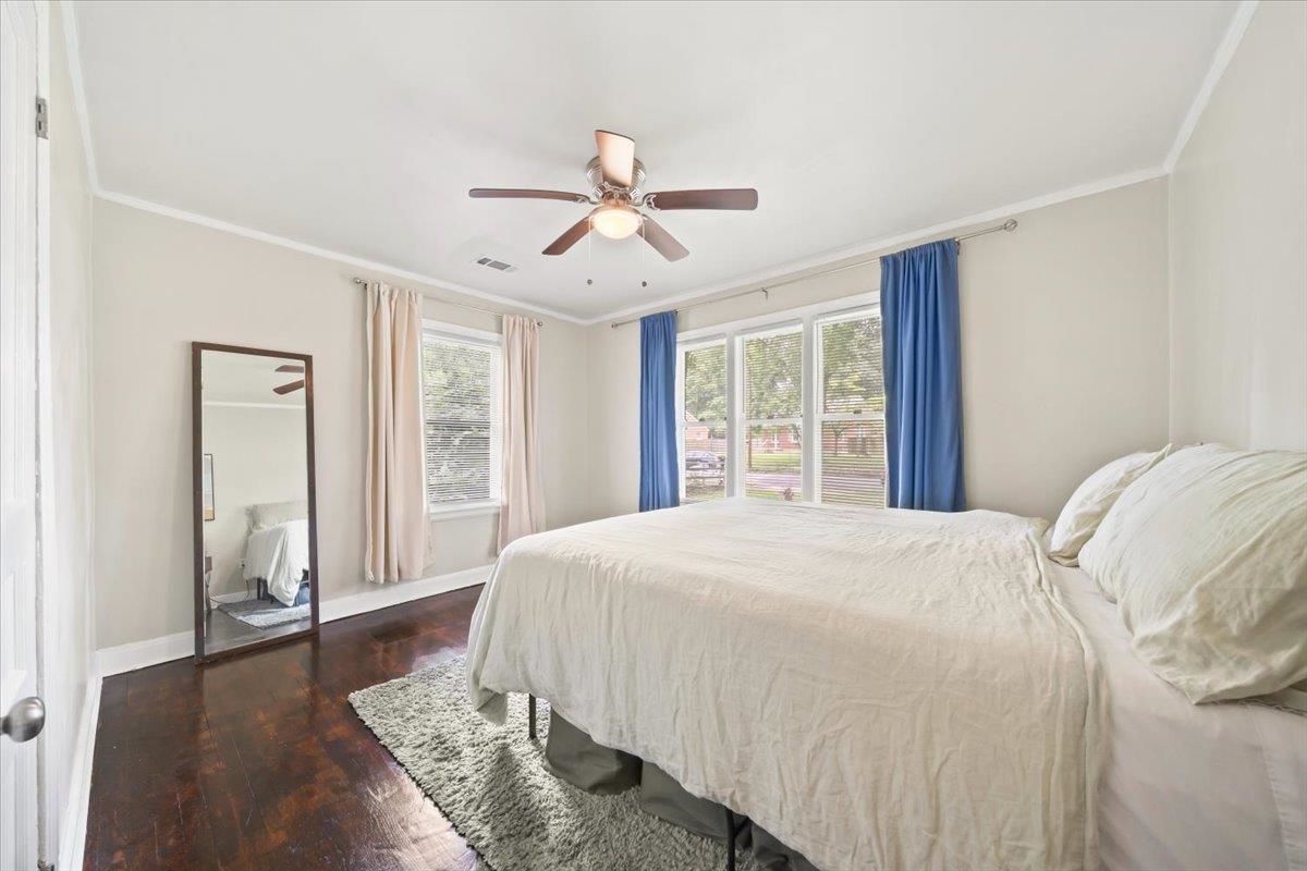 1049 McEvers Road Memphis, TN 38111 - Photo 23 of 28 a bedroom with a large bed and a window