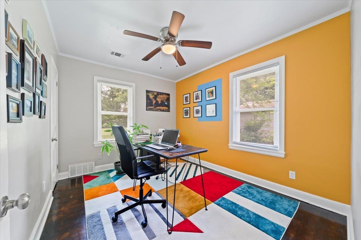 1049 McEvers Road Memphis, TN 38111 - Photo 25 of 28 a workspace with furniture workspace and a window