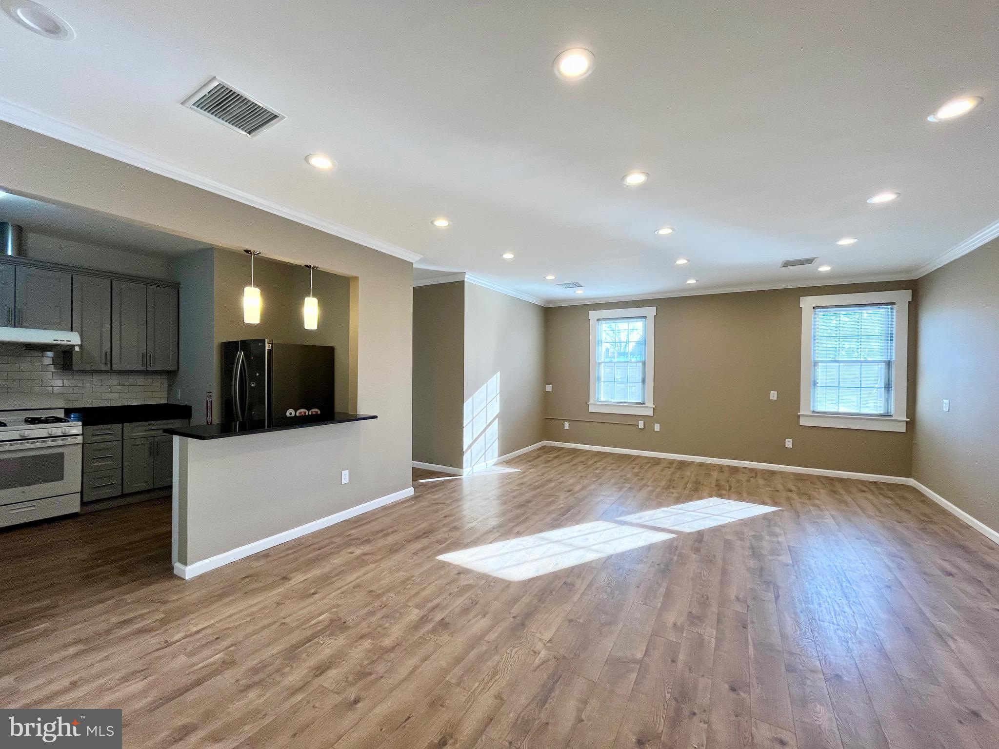 501 Plainsboro Road, Unit 2 Plainsboro, NJ 08536 - Photo 4 of 25 Living