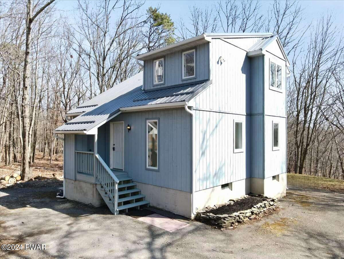 4410 Pine Ridge Drive West Bushkill, PA 18324 - Photo 2 of 31
