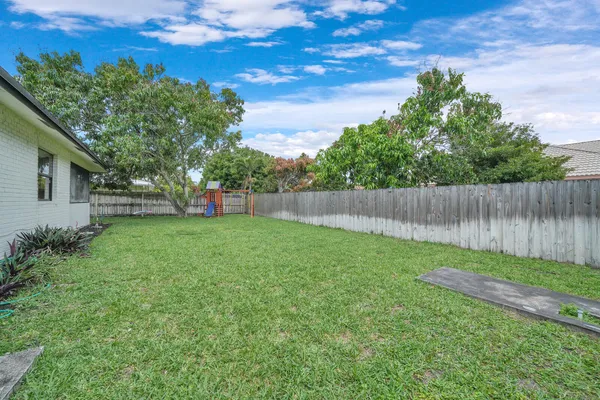 a view of yard with green space