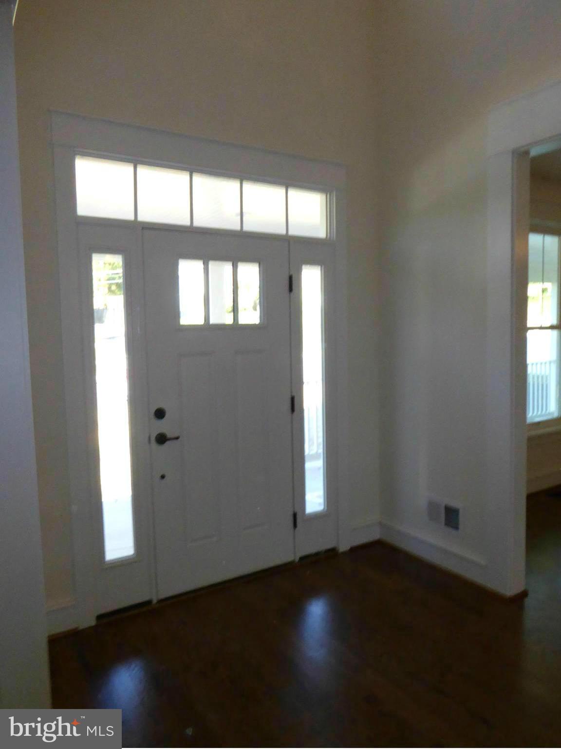 9517 5th Place Lorton, VA 22079 - Photo 3 of 23 Foyer