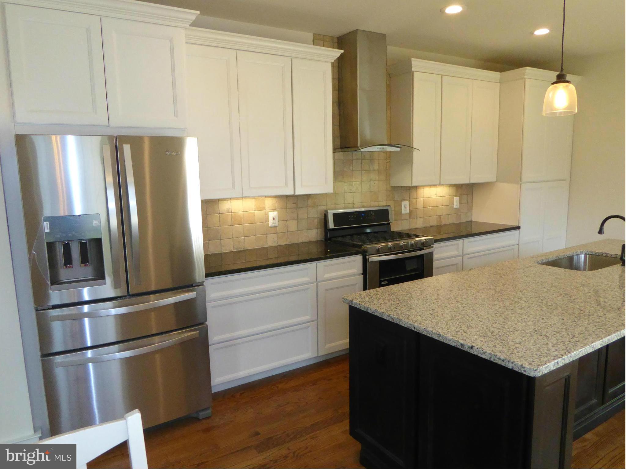 9517 5th Place Lorton, VA 22079 - Photo 5 of 23 Kitchen