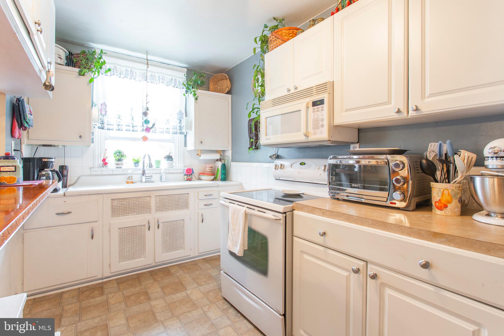 7703 Oakley Road Upper Darby, PA 19082 - Photo 12 of 33 Kitchen