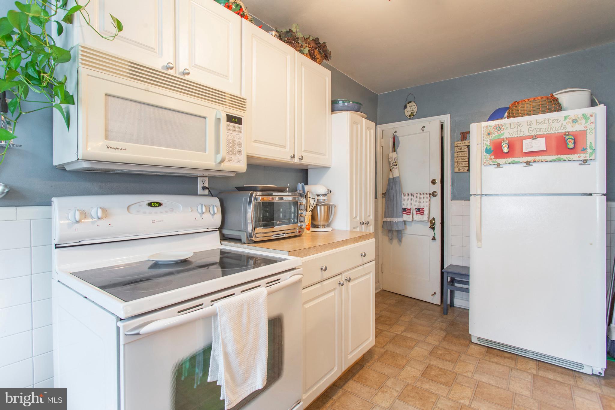 7703 Oakley Road Upper Darby, PA 19082 - Photo 13 of 33 Kitchen