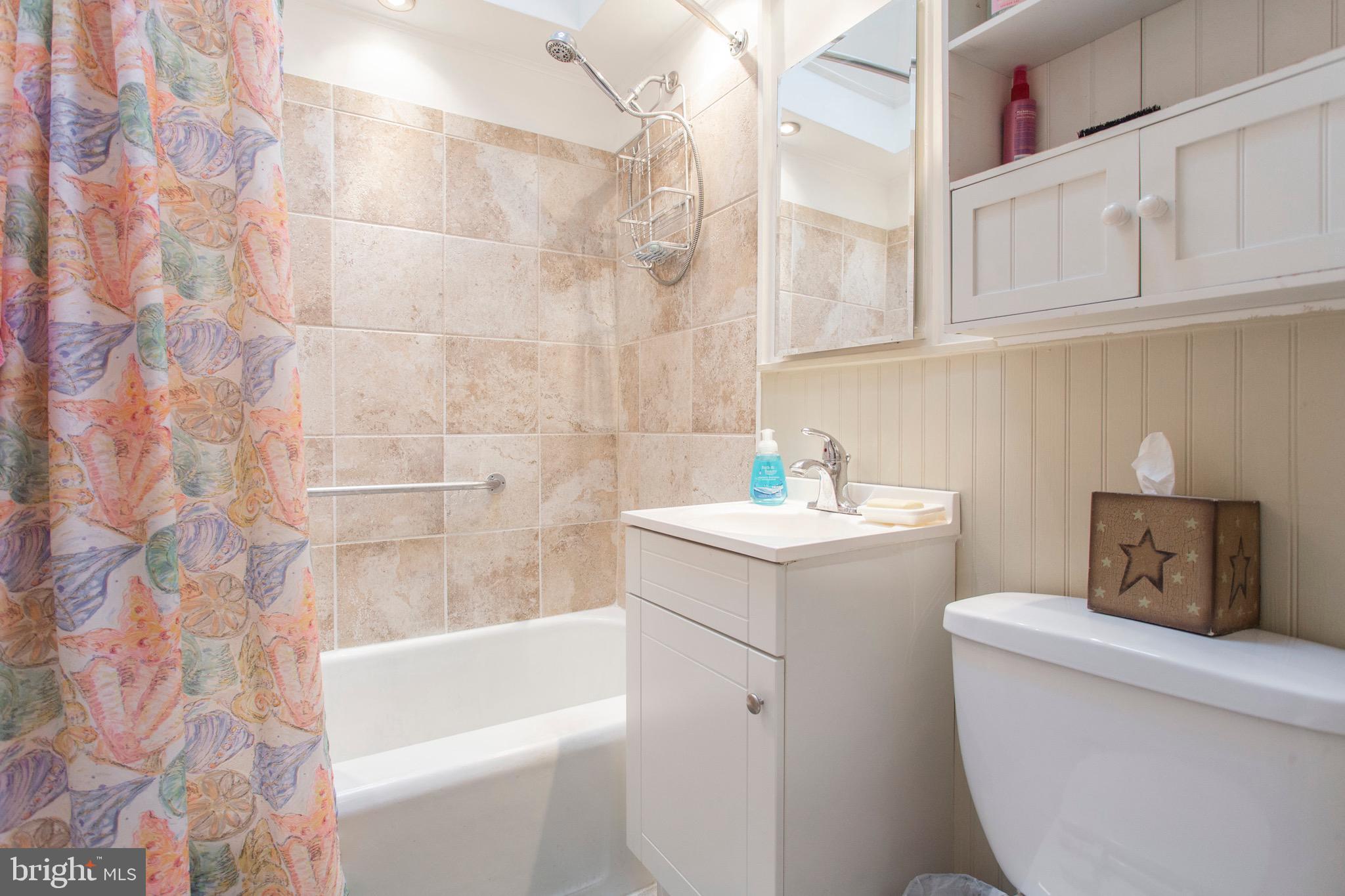 7703 Oakley Road Upper Darby, PA 19082 - Photo 24 of 33 Full Bathroom