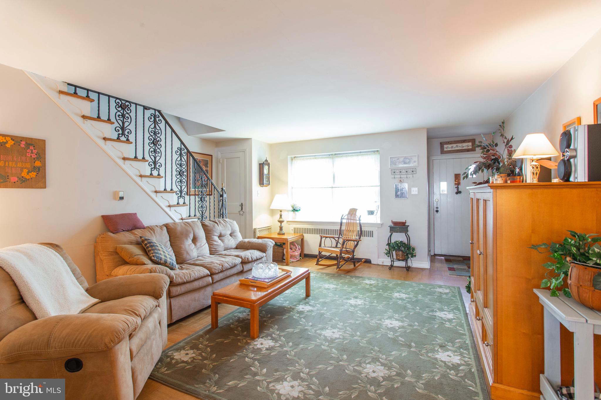7703 Oakley Road Upper Darby, PA 19082 - Photo 6 of 33 Living Room