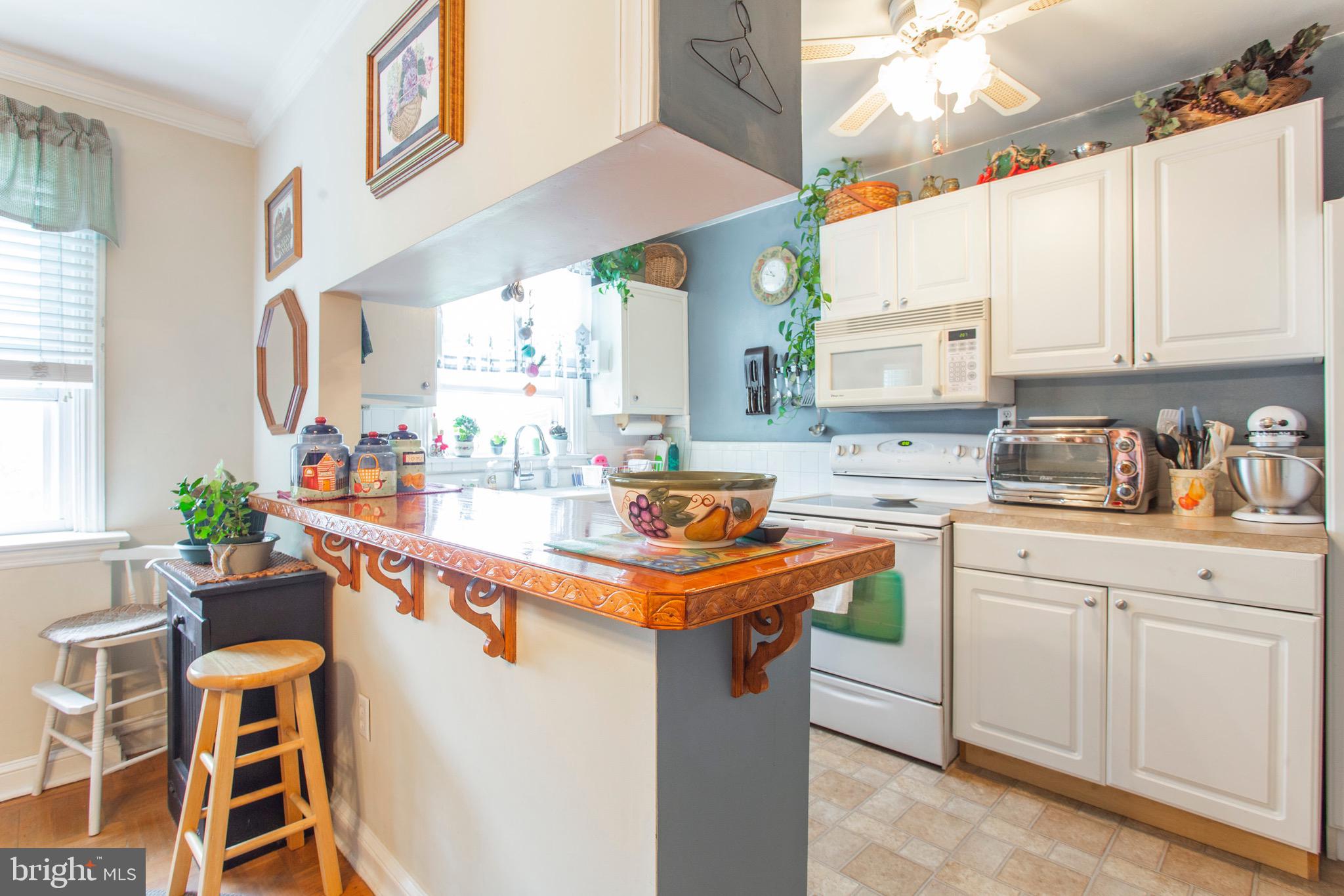 7703 Oakley Road Upper Darby, PA 19082 - Photo 10 of 33 Breakfast Bar