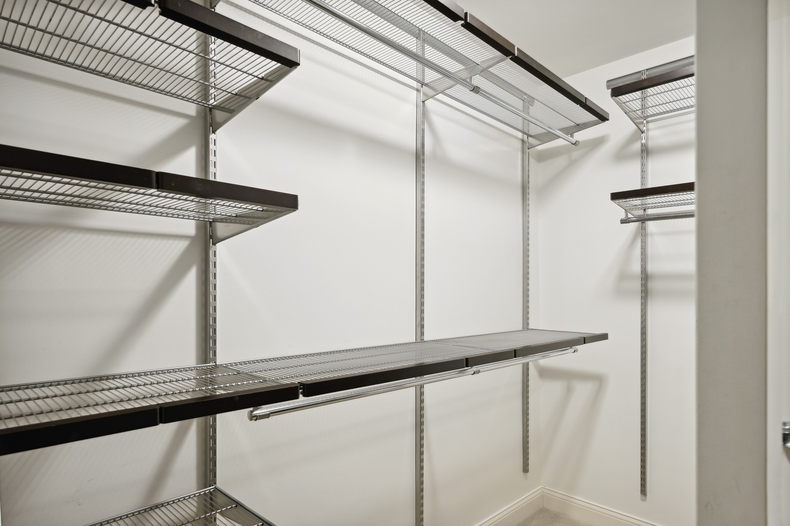 1616 Sheridan Road, Unit 3G Wilmette, IL 60091 - Photo 19 of 20 a close view of tub