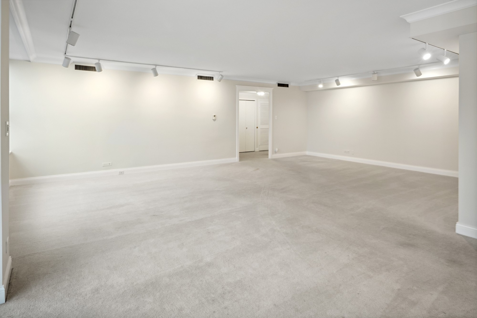 1616 Sheridan Road, Unit 3G Wilmette, IL 60091 - Photo 8 of 20 a view of an empty room