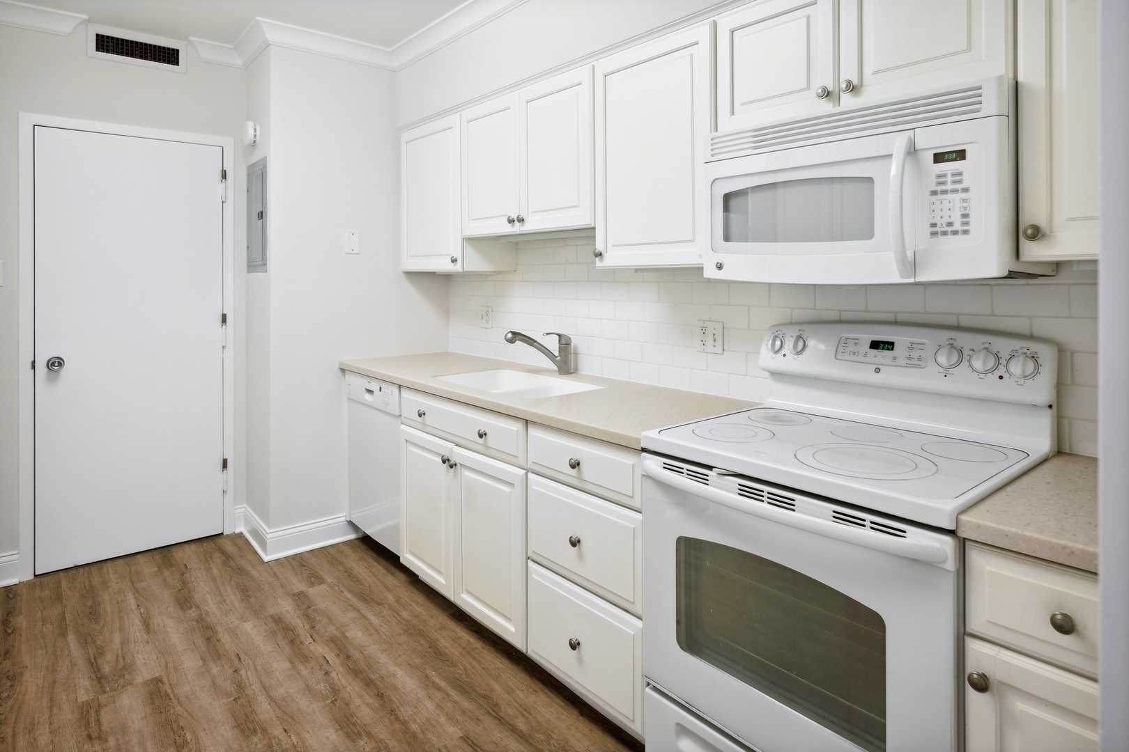 1616 Sheridan Road, Unit 3G Wilmette, IL 60091 - Photo 9 of 20 a kitchen with granite countertop white cabinets and white appliances