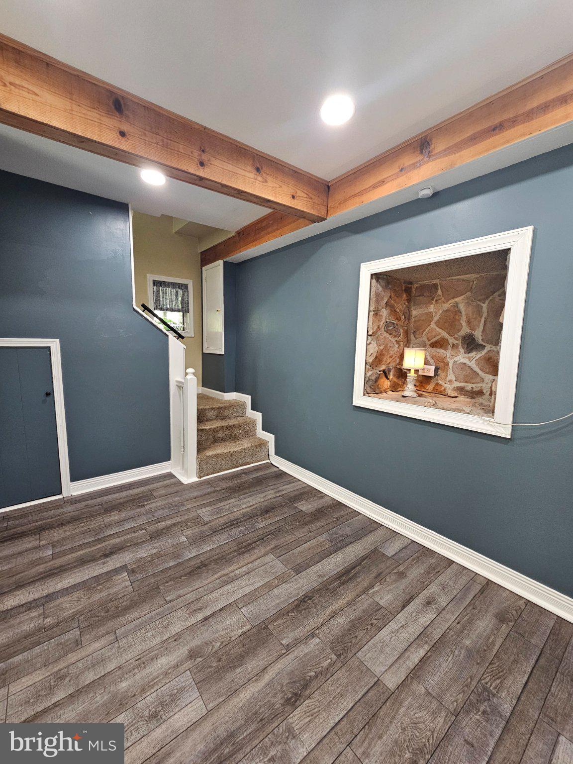 32 Parnassus Road Linden, VA 22642 - Photo 16 of 50 Charming entryway with rustic accents.