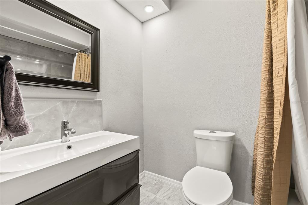 4620 Hidden View Place, Unit 10 Sarasota, FL 34235 - Photo 35 of 49