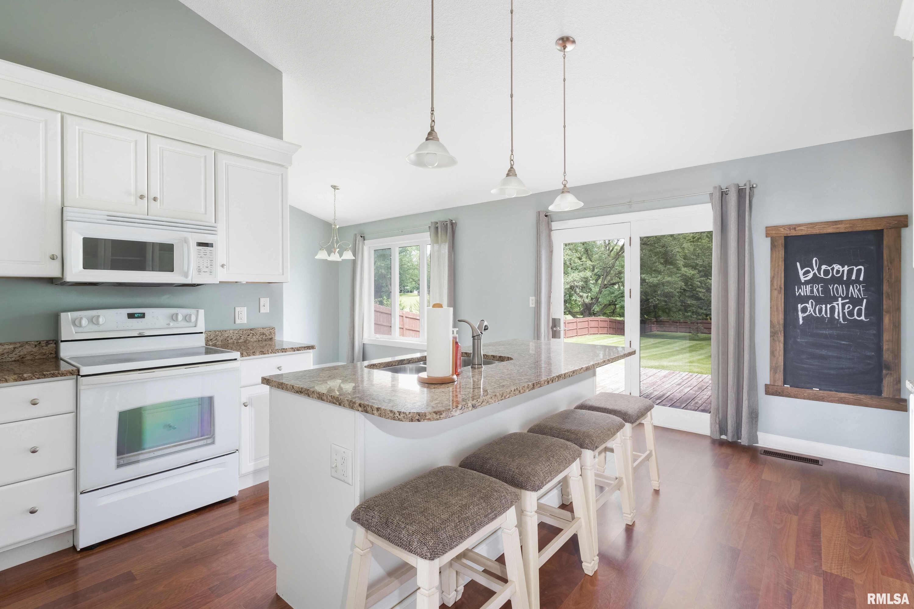 4007 El Rancho Drive Davenport, IA 52806 - Photo 13 of 29