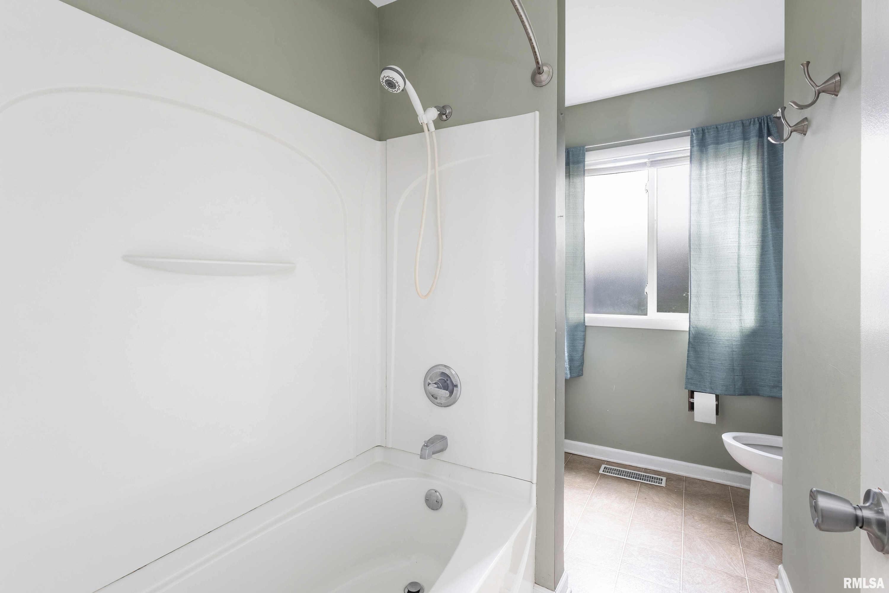 4007 El Rancho Drive Davenport, IA 52806 - Photo 16 of 29