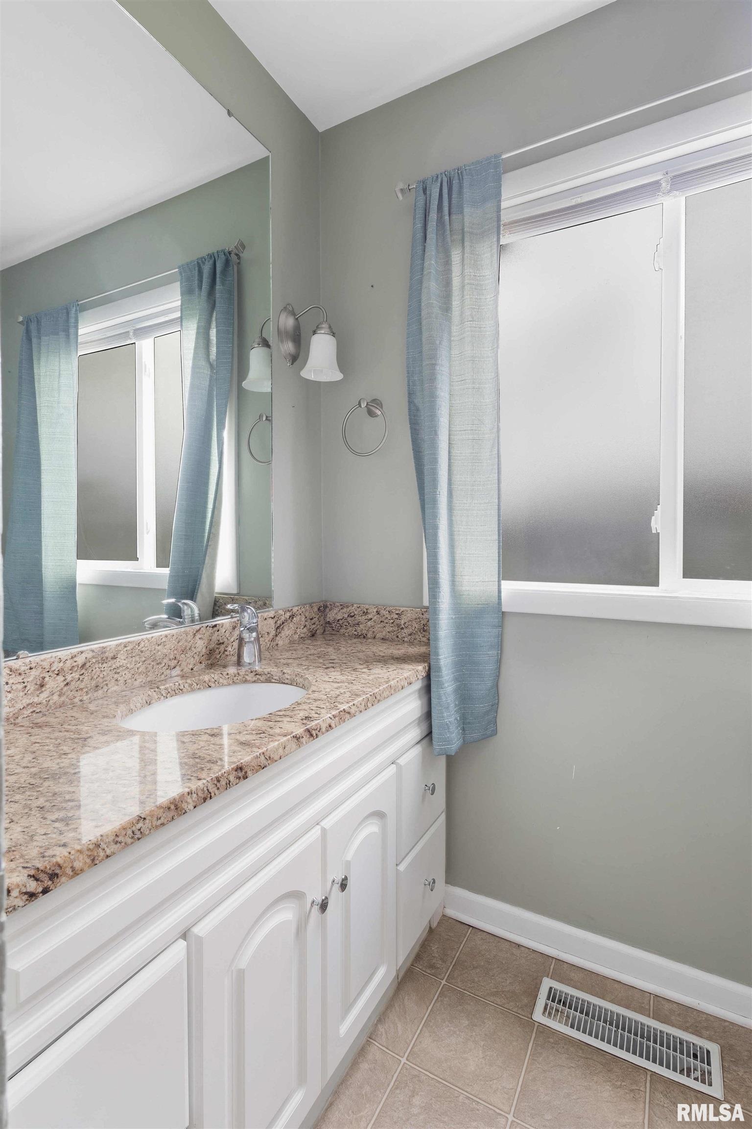 4007 El Rancho Drive Davenport, IA 52806 - Photo 17 of 29