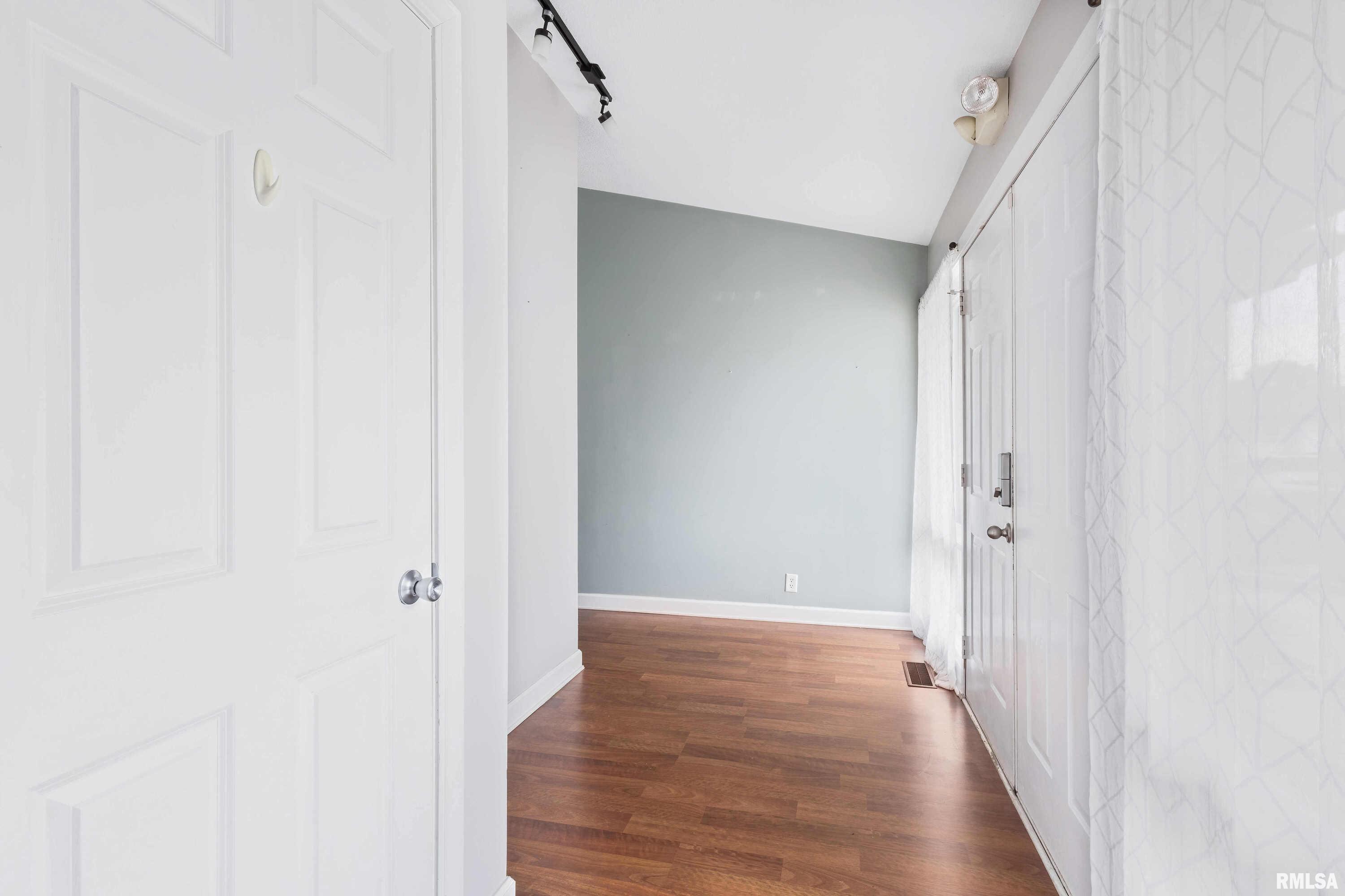 4007 El Rancho Drive Davenport, IA 52806 - Photo 5 of 29