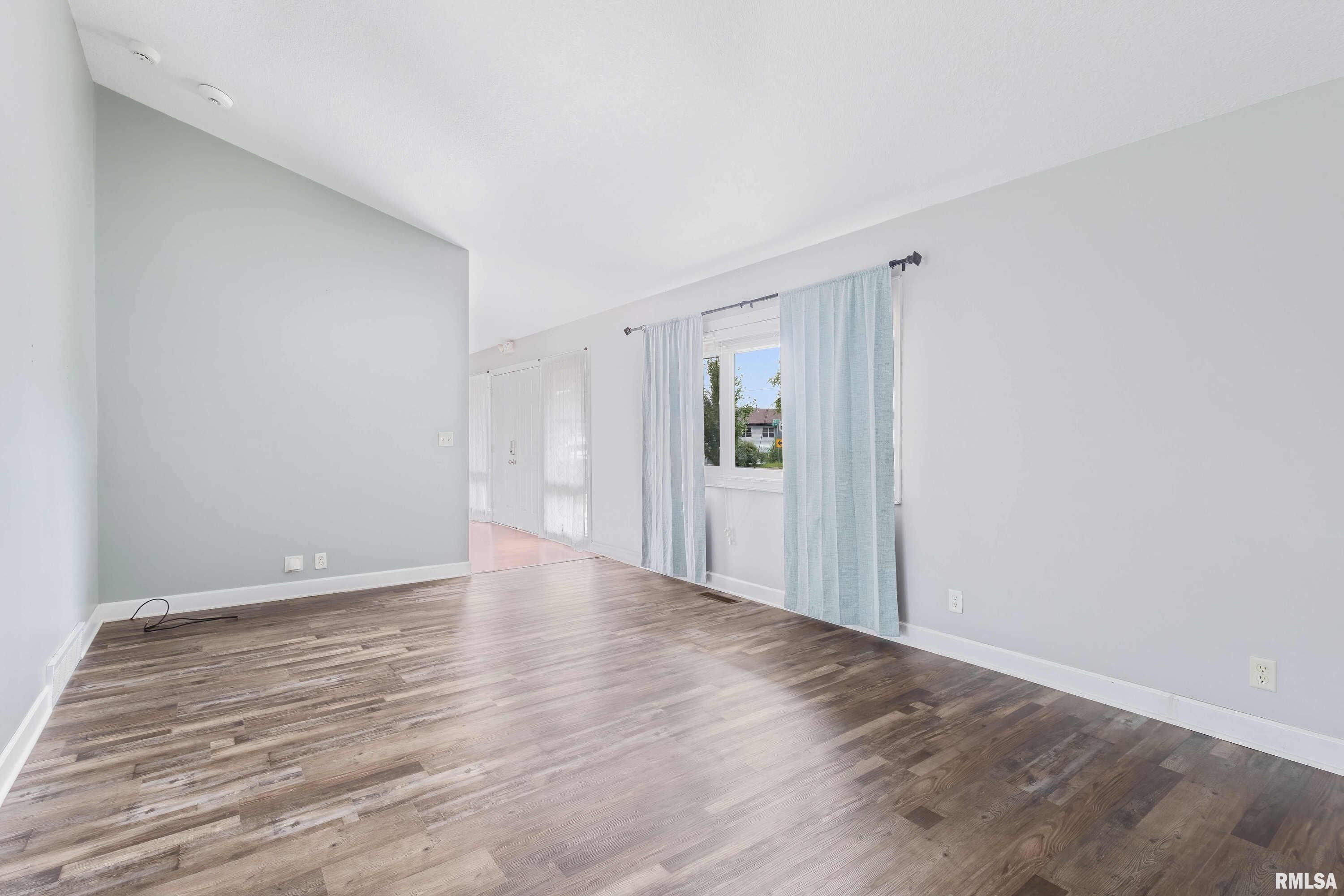 4007 El Rancho Drive Davenport, IA 52806 - Photo 8 of 29