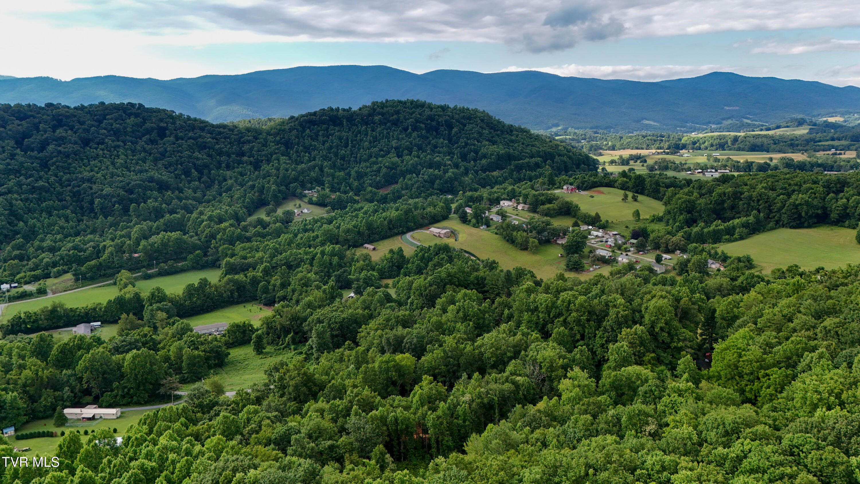 180 Bill Nave Loop, Unit 6 Elizabethton, TN 37643 - Photo 16 of 21 15-print-180 Bill Nave Loop Drone JF-16