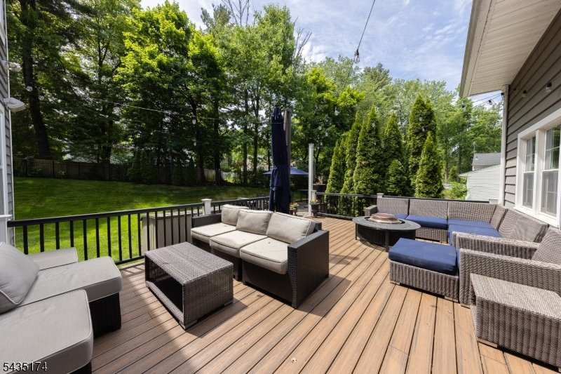 27 Burlington Road Berkeley Heights, NJ 07974 - Photo 11 of 35