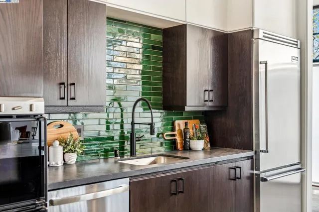 $895,000 | 311 4th Street, Unit 301, Oakland, CA 94607