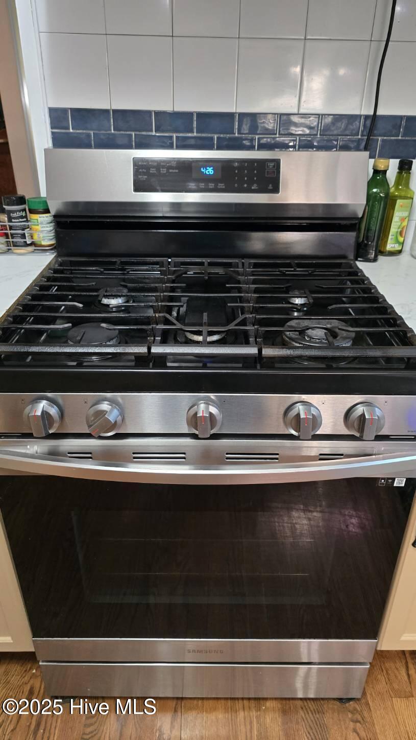 2100 Emerson Road Kinston, NC 28504 - Photo 11 of 25 gas stove