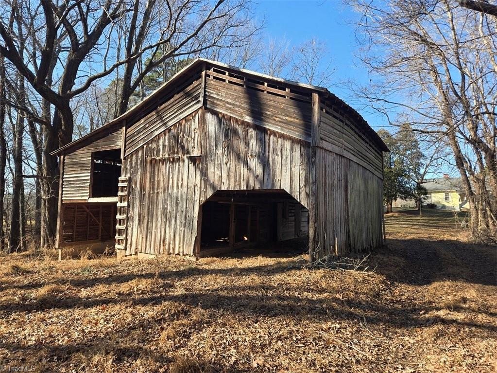 2790 Mountain View Church Road King, NC 27021 - Photo 7 of 24 Old Barn