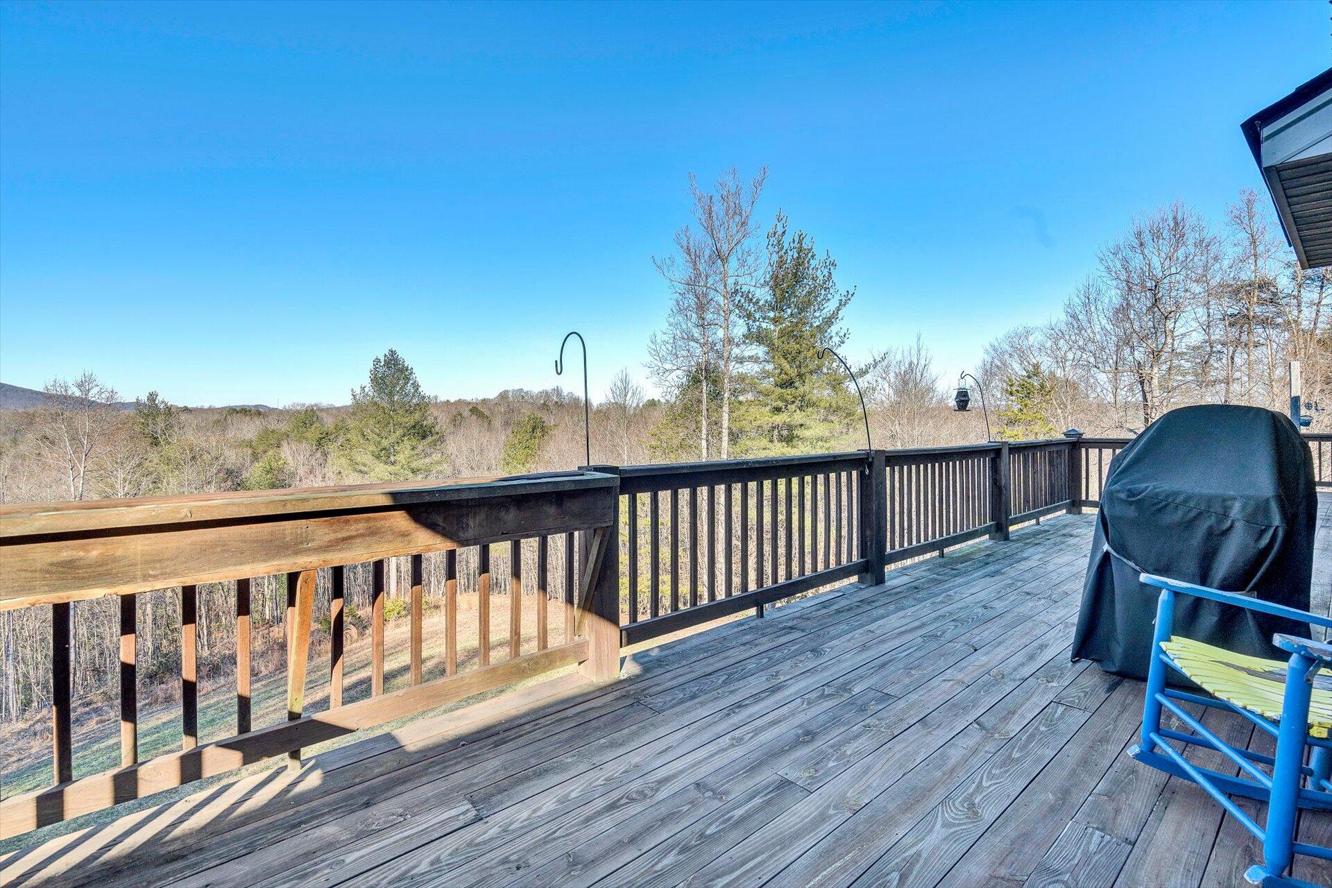 4076 Aerospace Road Roanoke, VA 24014 - Photo 25 of 62 a view of roof deck