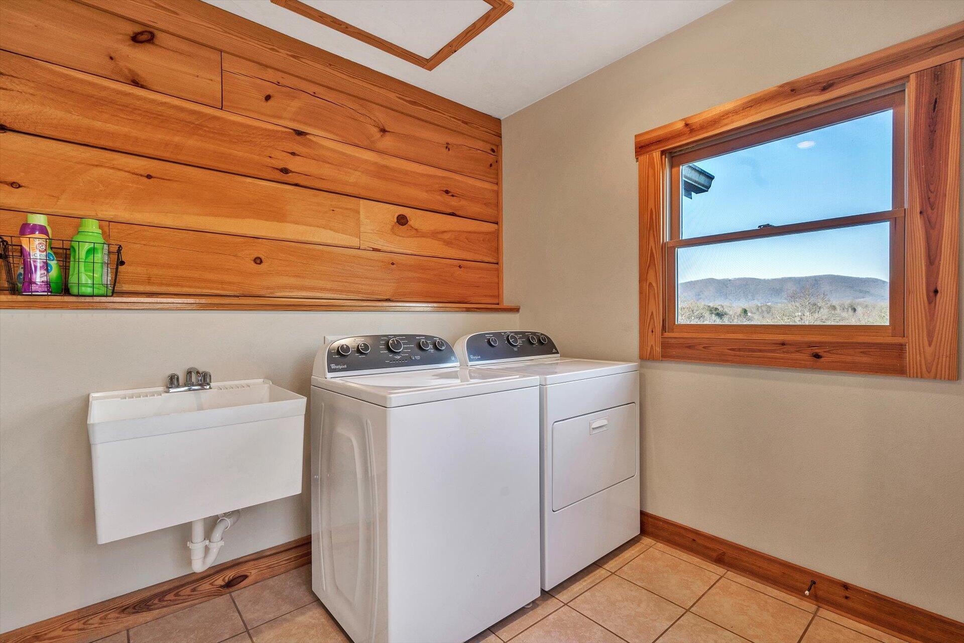 4076 Aerospace Road Roanoke, VA 24014 - Photo 34 of 62 a utility room with dryer and washer