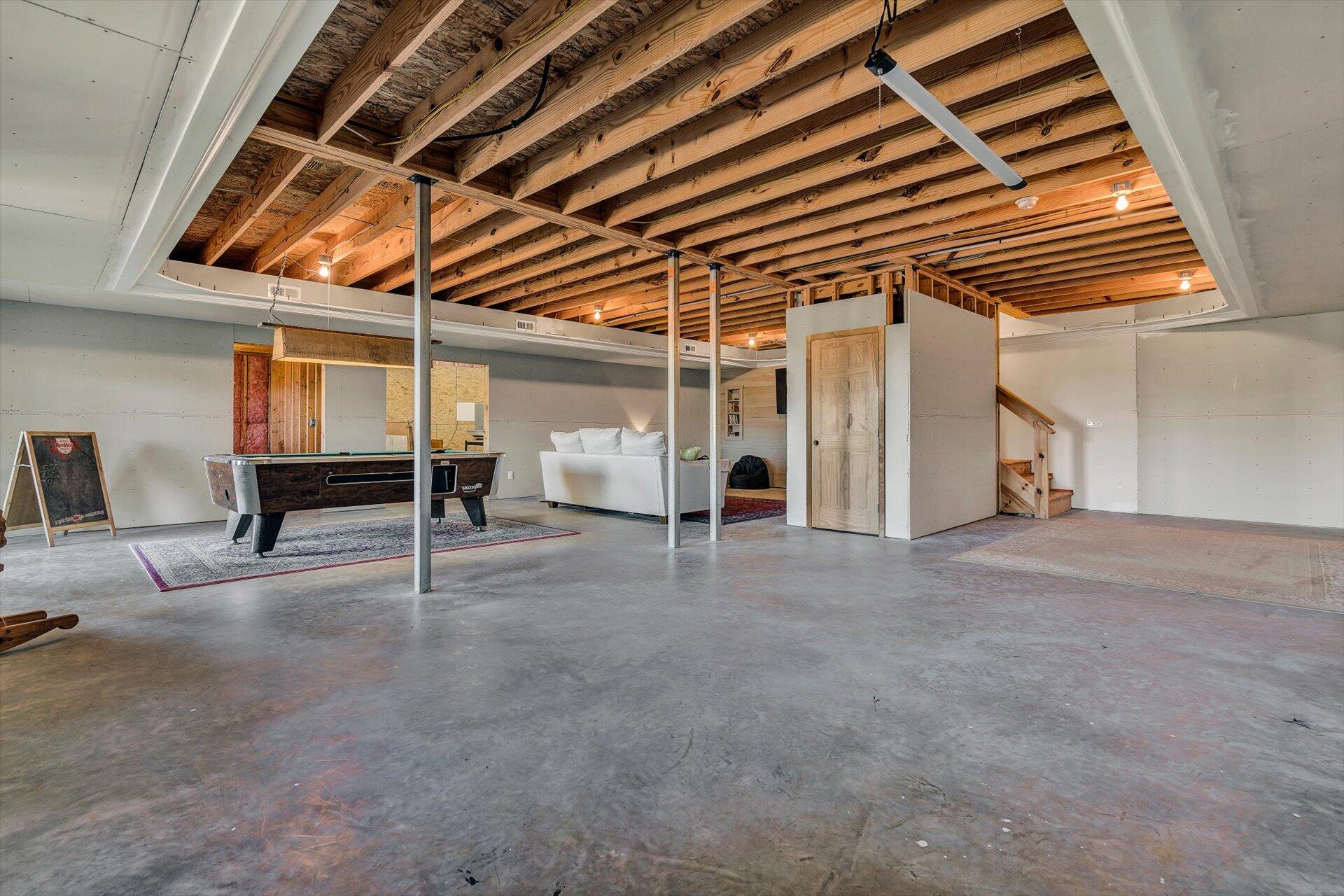 4076 Aerospace Road Roanoke, VA 24014 - Photo 43 of 62 a view of an empty room