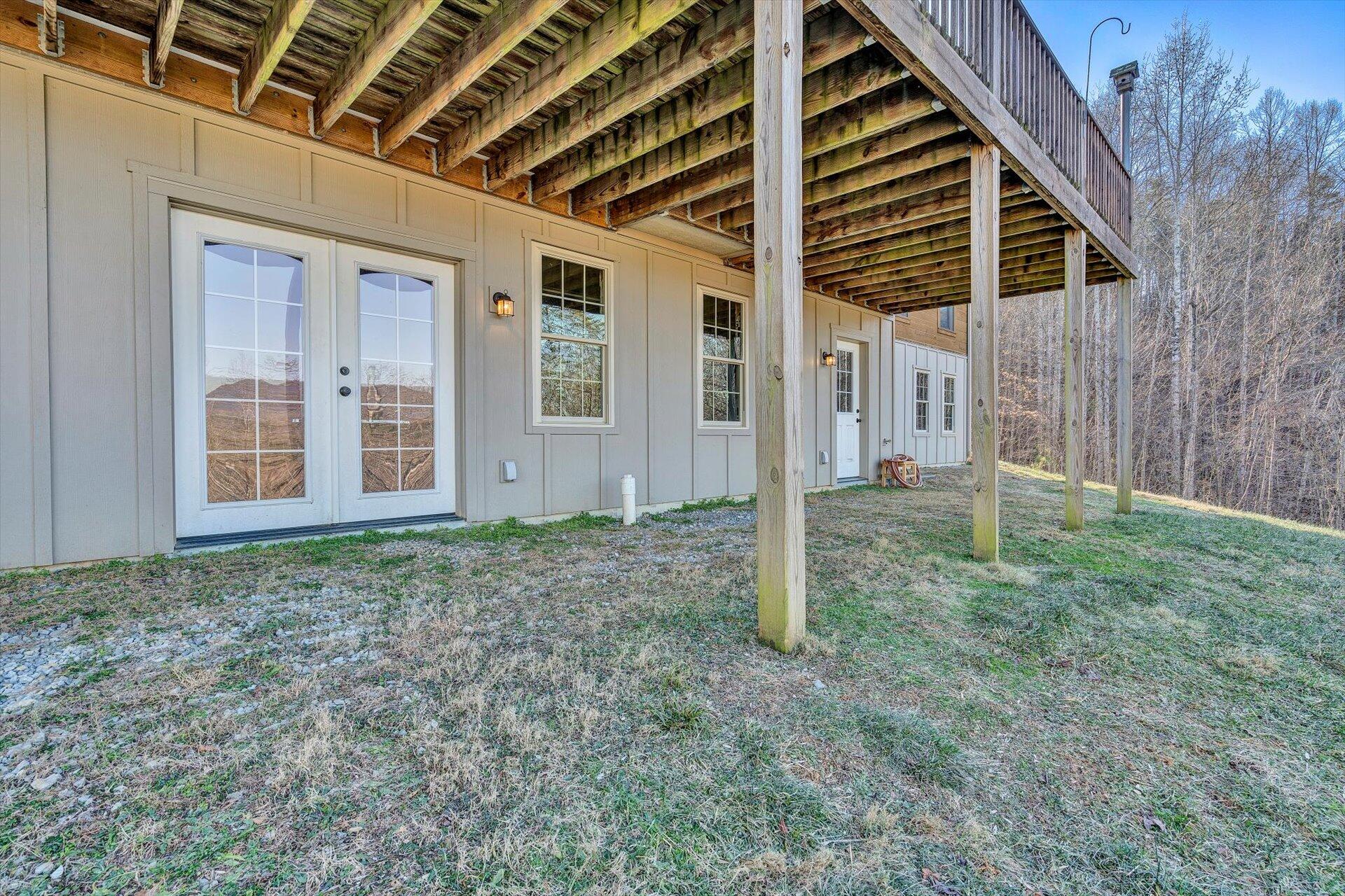 4076 Aerospace Road Roanoke, VA 24014 - Photo 48 of 62 front view of a house with a dry yard