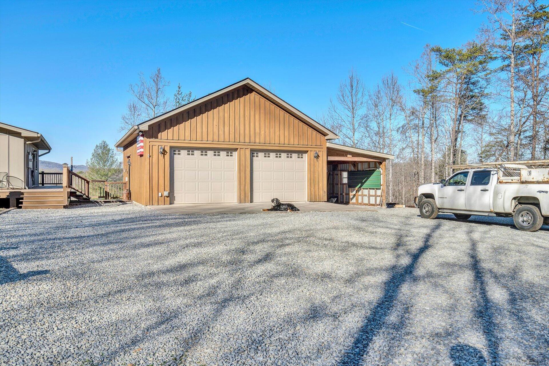 4076 Aerospace Road Roanoke, VA 24014 - Photo 49 of 62 a view of backyard of house