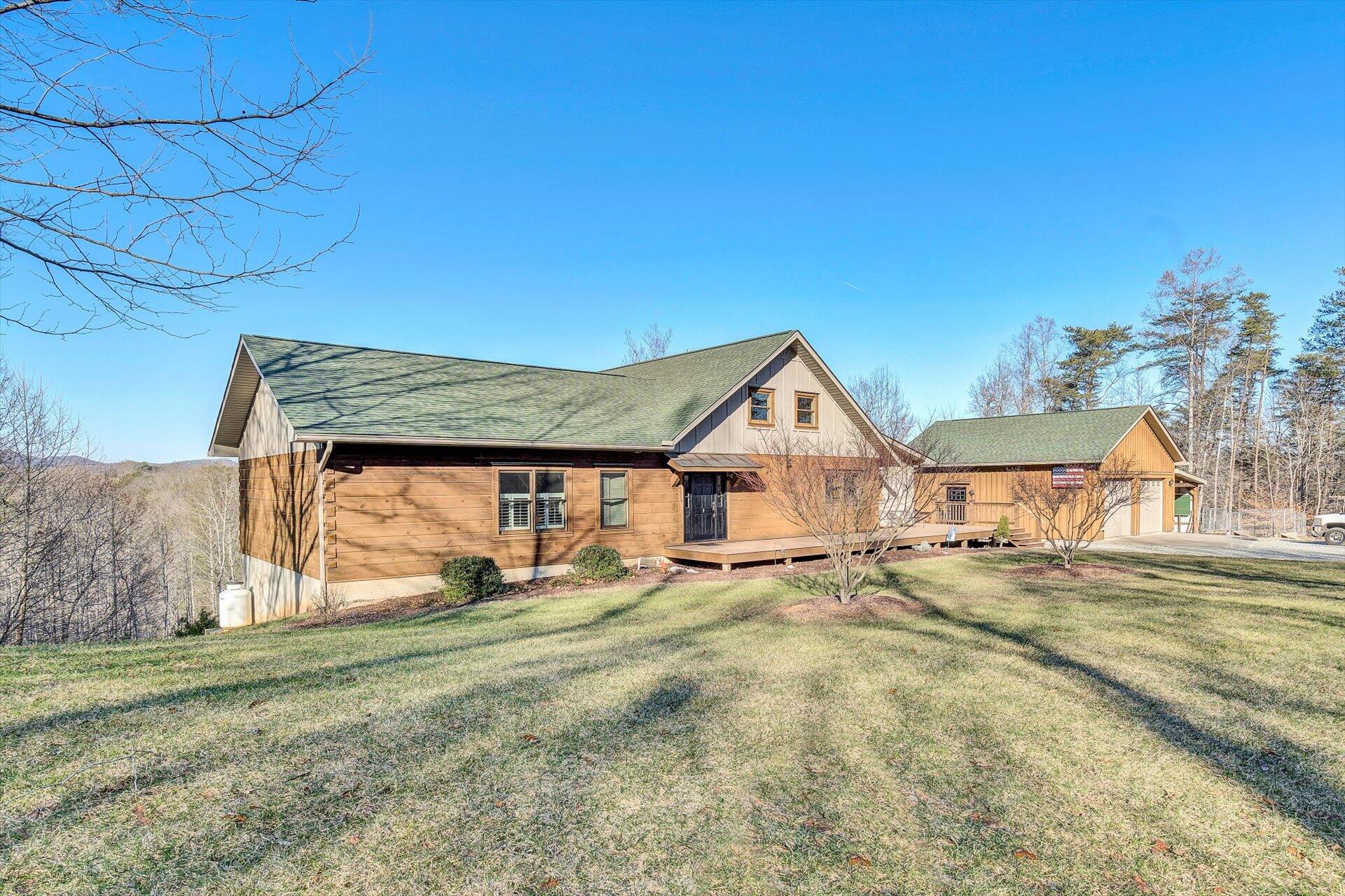 4076 Aerospace Road Roanoke, VA 24014 - Photo 8 of 62 front view of a house with a big yard