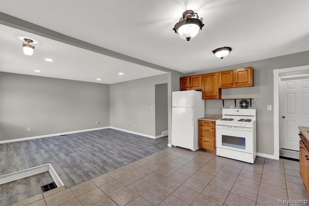 11220 Timken Avenue Warren, MI 48089 - Photo 17 of 36