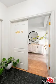a view of entryway with kitchen