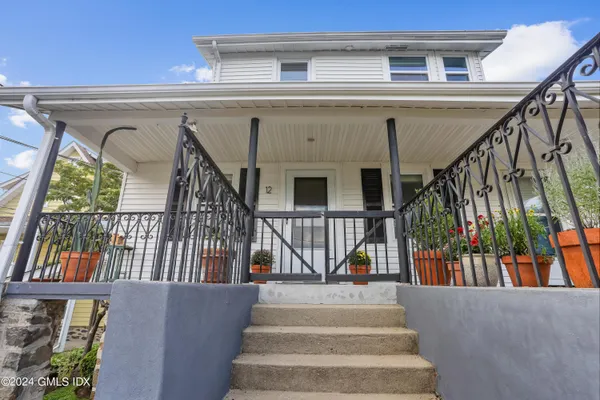 $3,250 | 12 Arther Street, Unit 1, Greenwich, CT 06831