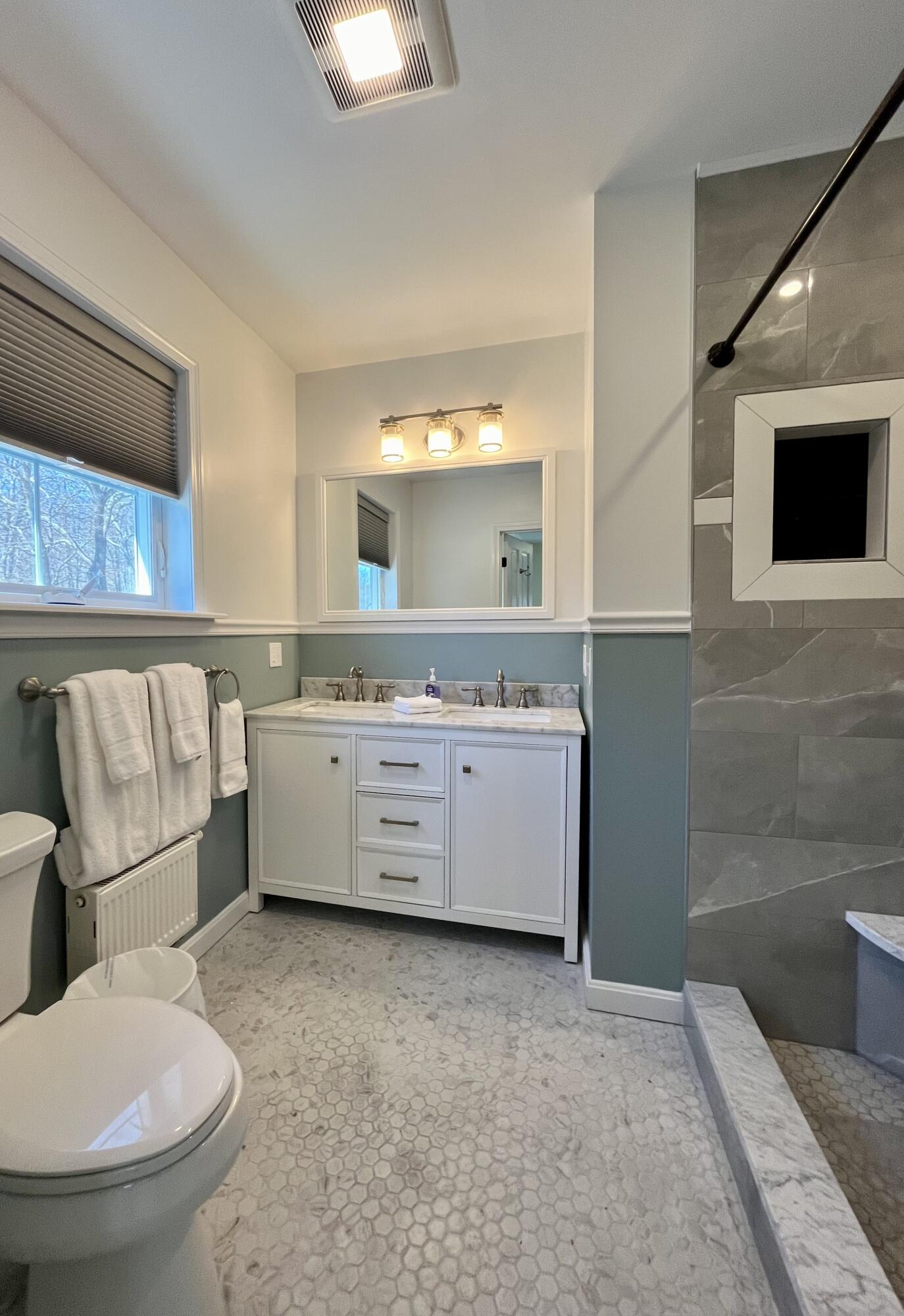 2 Mountain Avenue Bar Harbor, ME 04609 - Photo 24 of 28 Second Floor Primary en suite