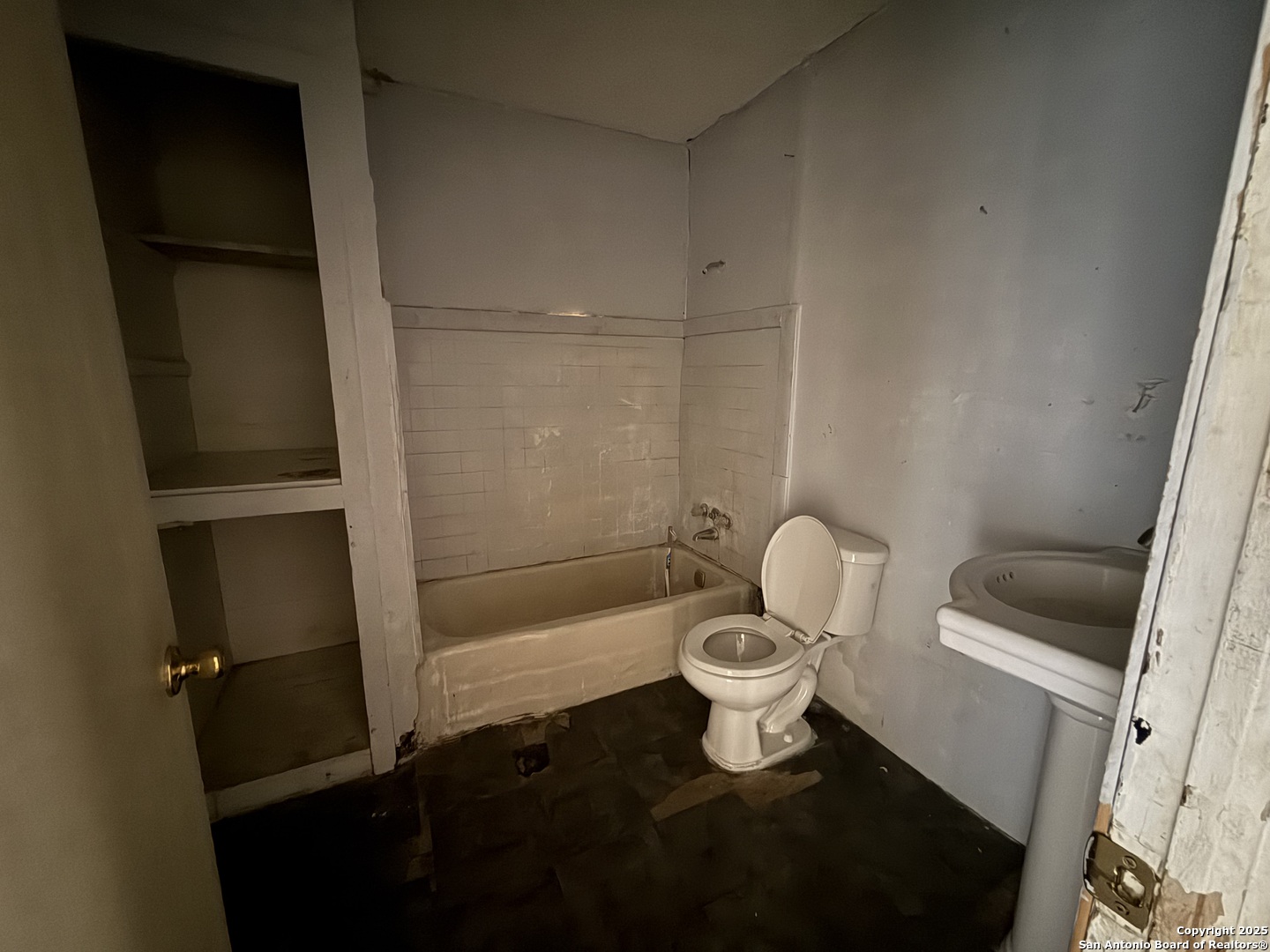 2016 Brown Jourdanton, TX 78026 - Photo 12 of 17