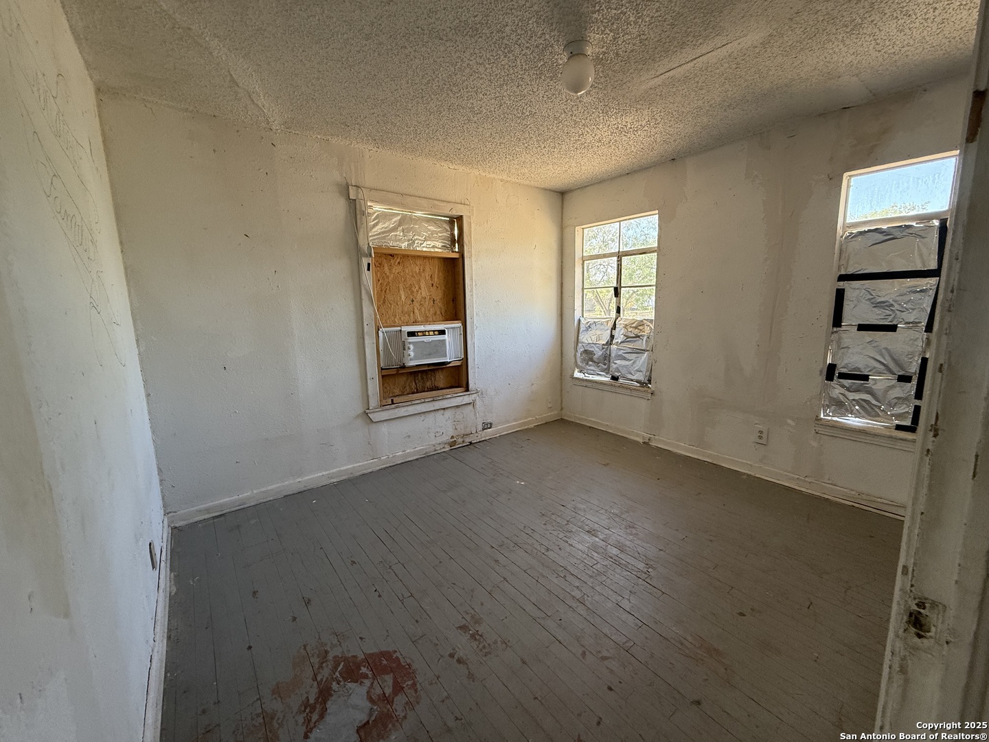 2016 Brown Jourdanton, TX 78026 - Photo 14 of 17