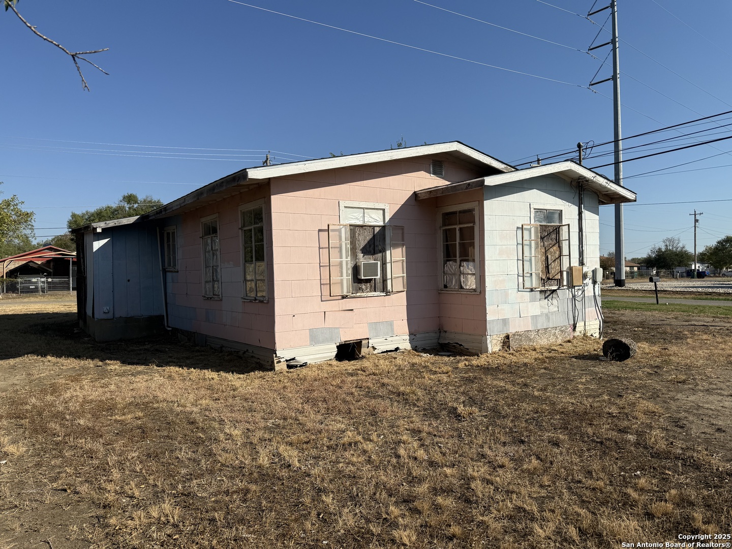 2016 Brown Jourdanton, TX 78026 - Photo 3 of 17