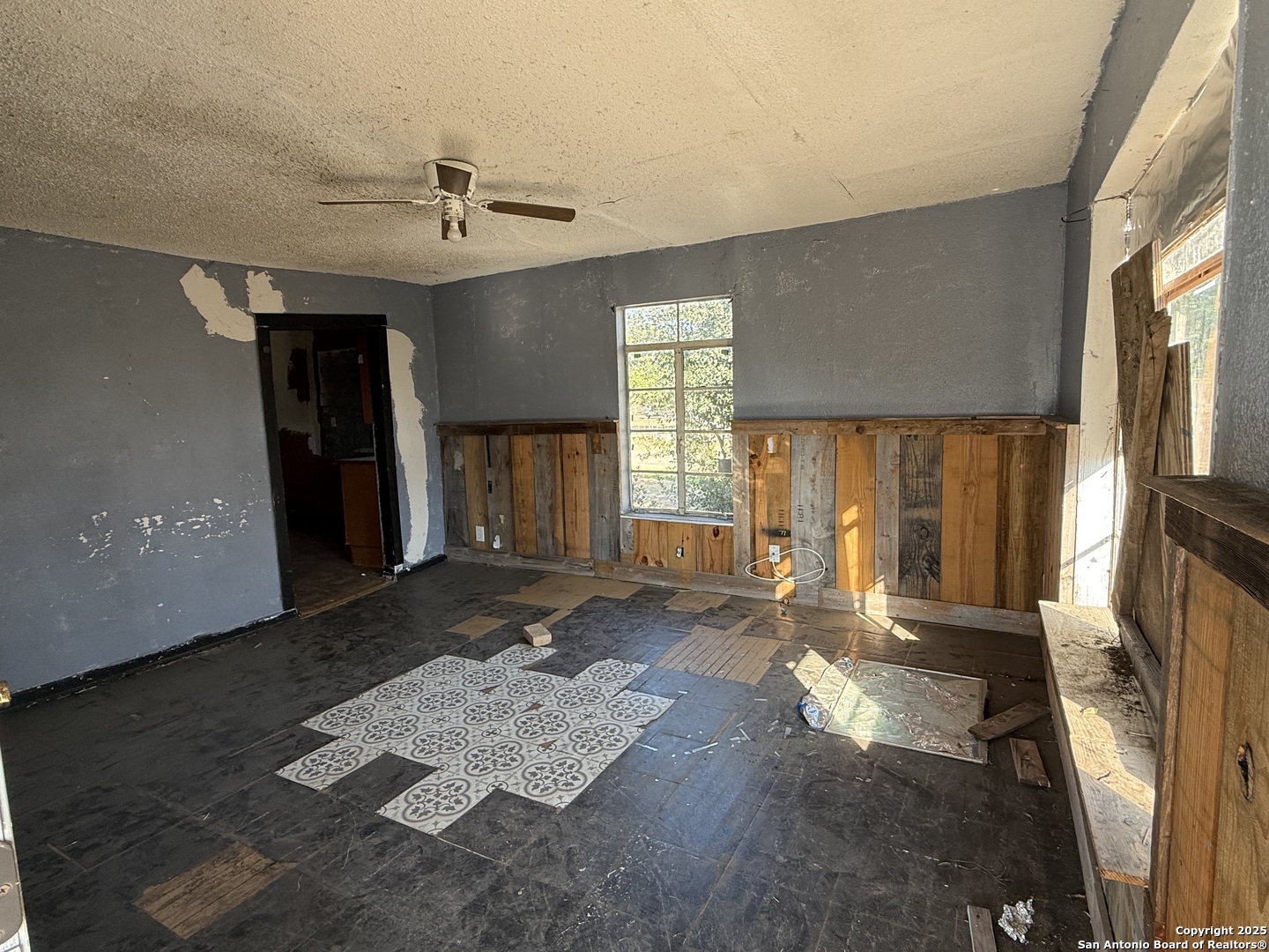 2016 Brown Jourdanton, TX 78026 - Photo 6 of 17