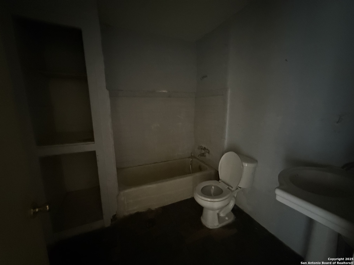 2016 Brown Jourdanton, TX 78026 - Photo 10 of 17