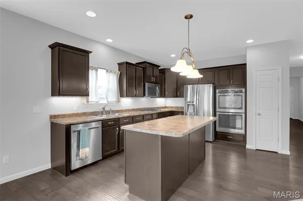 $524,999 | 917 Summit Oaks Drive, Eureka, MO 63025