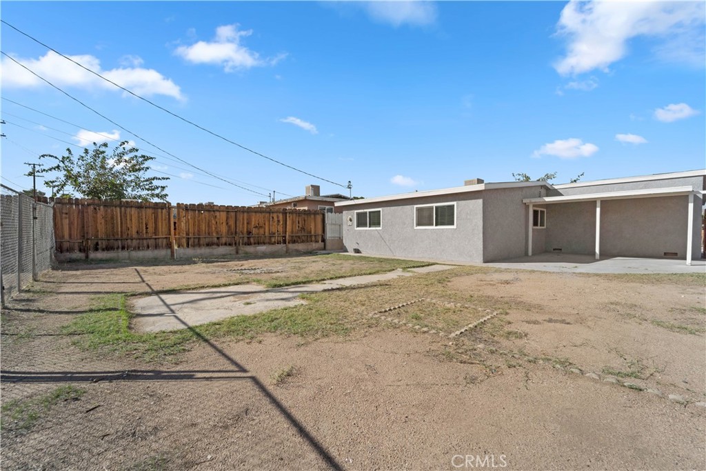 1836 Sunrise Road Barstow, CA 92311 - Photo 14 of 16 a view of backyard with a potted plant