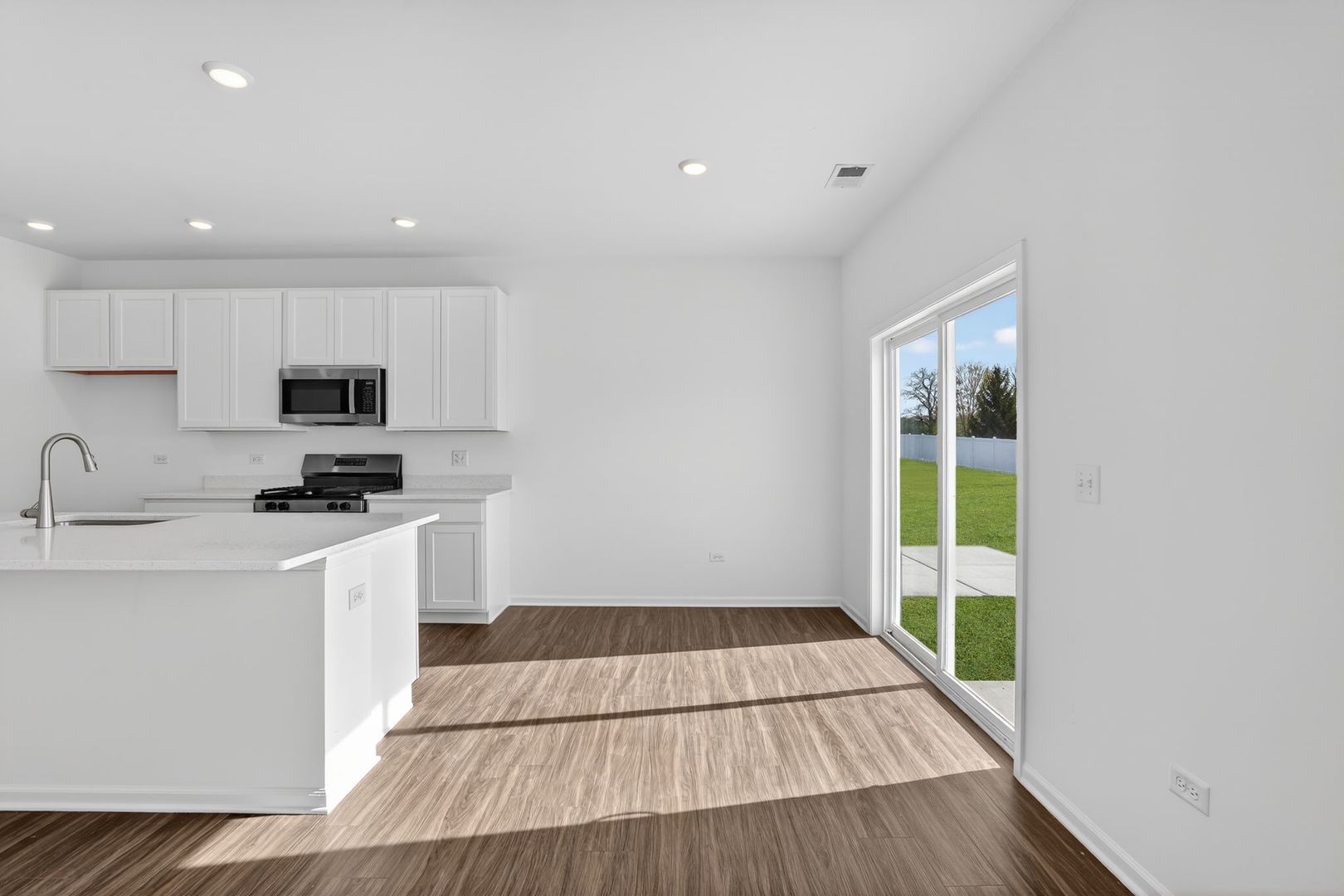 4225 Meadowridge Road Woodstock, IL 60098 - Photo 5 of 22