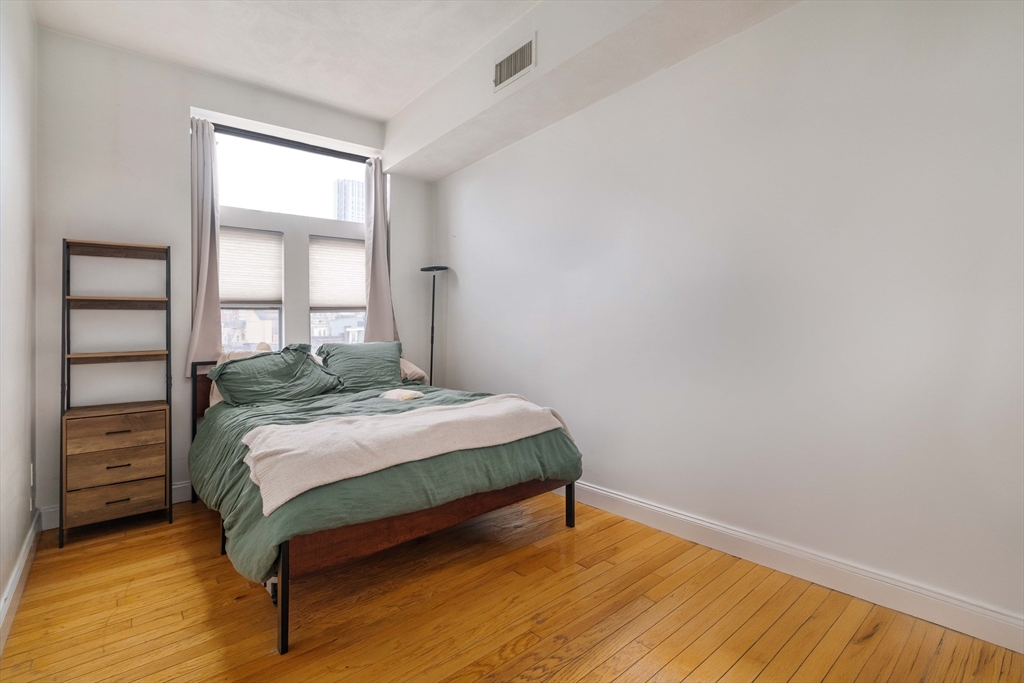 188 North Street, Unit 53 Boston, MA 02113 - Photo 7 of 14 a bedroom with a bed and a window