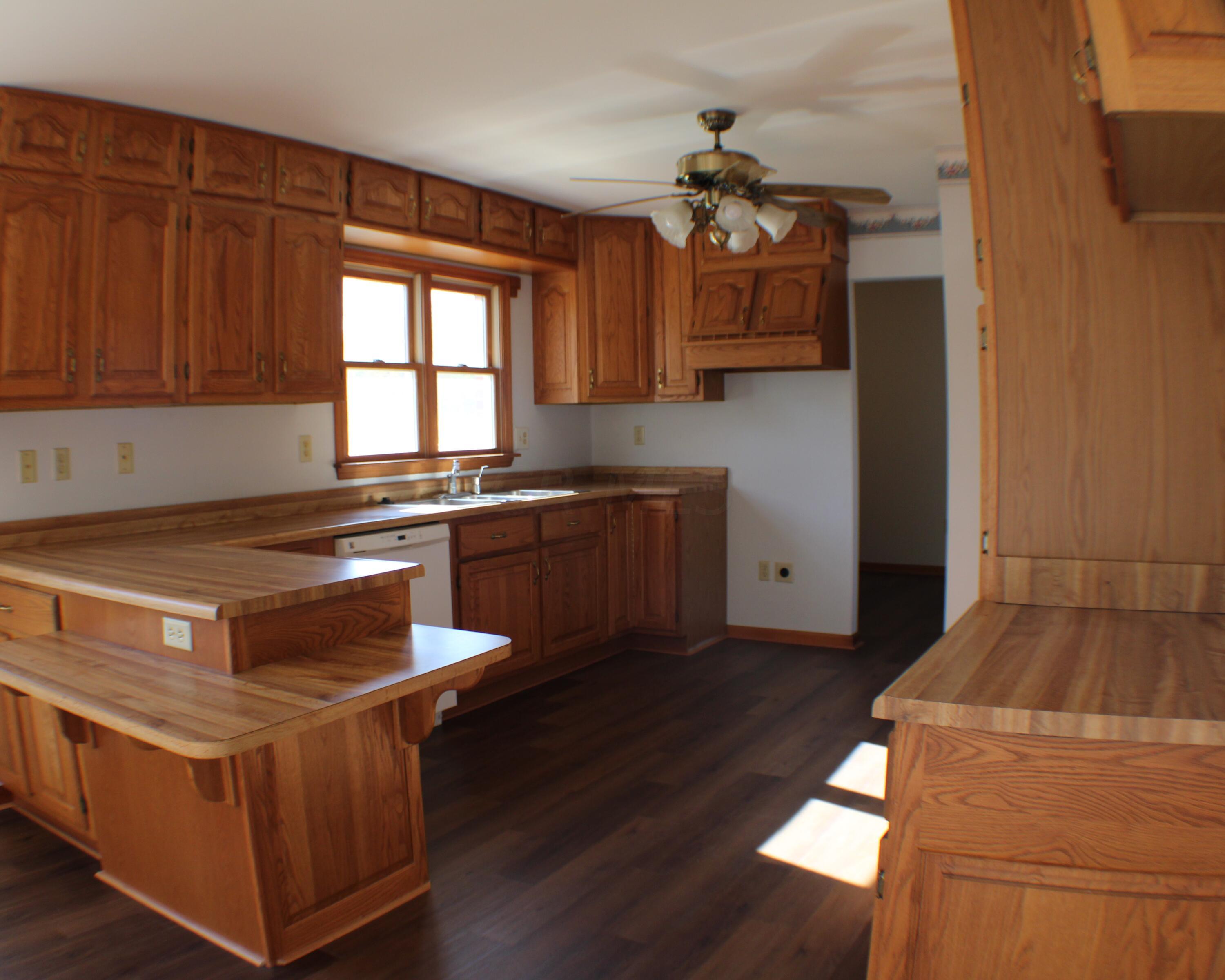 51 Hamburg Road Southwest Lancaster, OH 43130 - Photo 22 of 45 kitchen