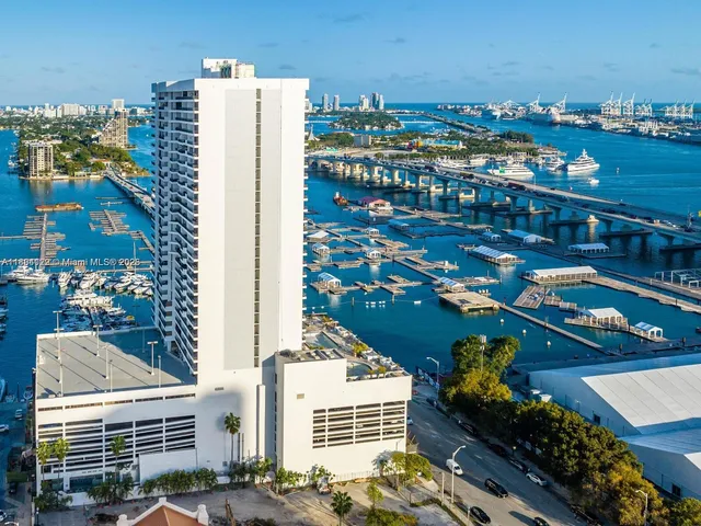 $2,675 | 555 Northeast 15th Street, Unit 26E, Miami, FL 33132