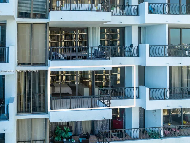 $2,675 | 555 Northeast 15th Street, Unit 26E, Miami, FL 33132